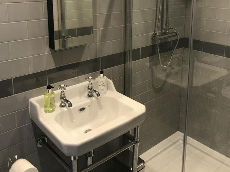 No.16 Hotel Seaham Ngoại thất bức ảnh A shower room